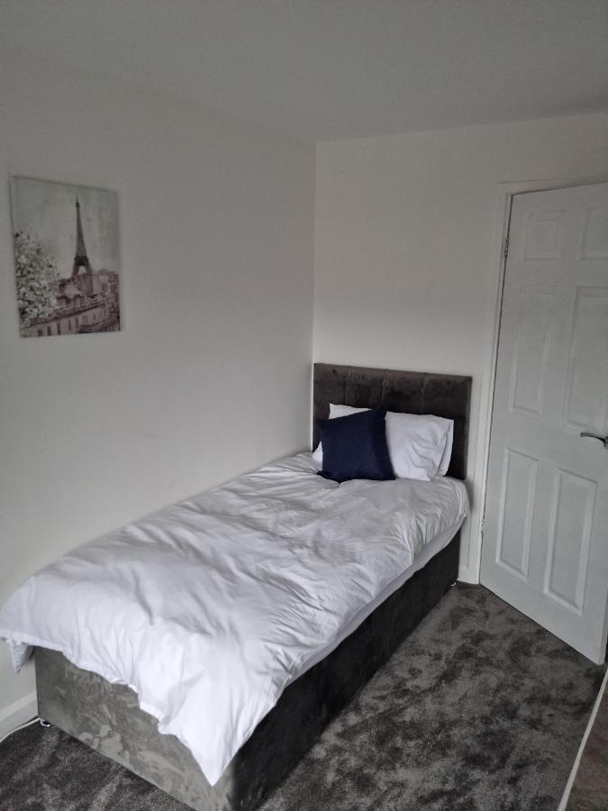 3 Bedroom House-Ellesmere Port Eksteriør billede