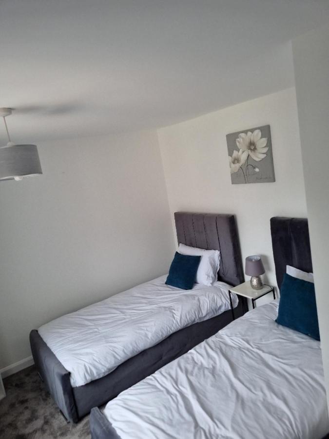 3 Bedroom House-Ellesmere Port Eksteriør billede