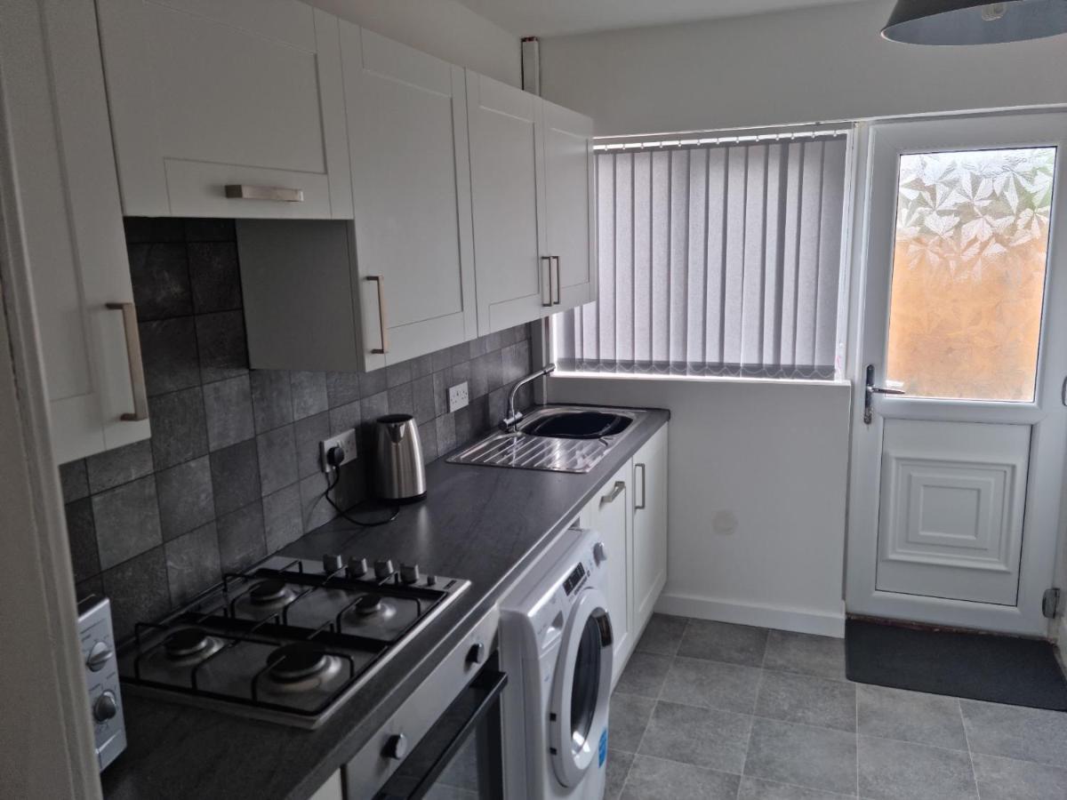 3 Bedroom House-Ellesmere Port Eksteriør billede