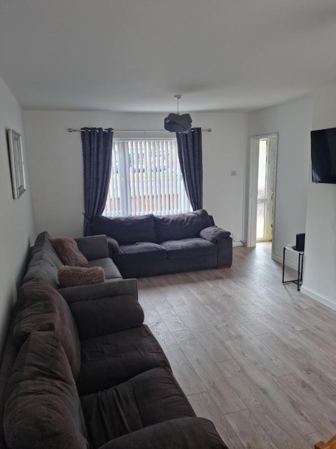 3 Bedroom House-Ellesmere Port Eksteriør billede